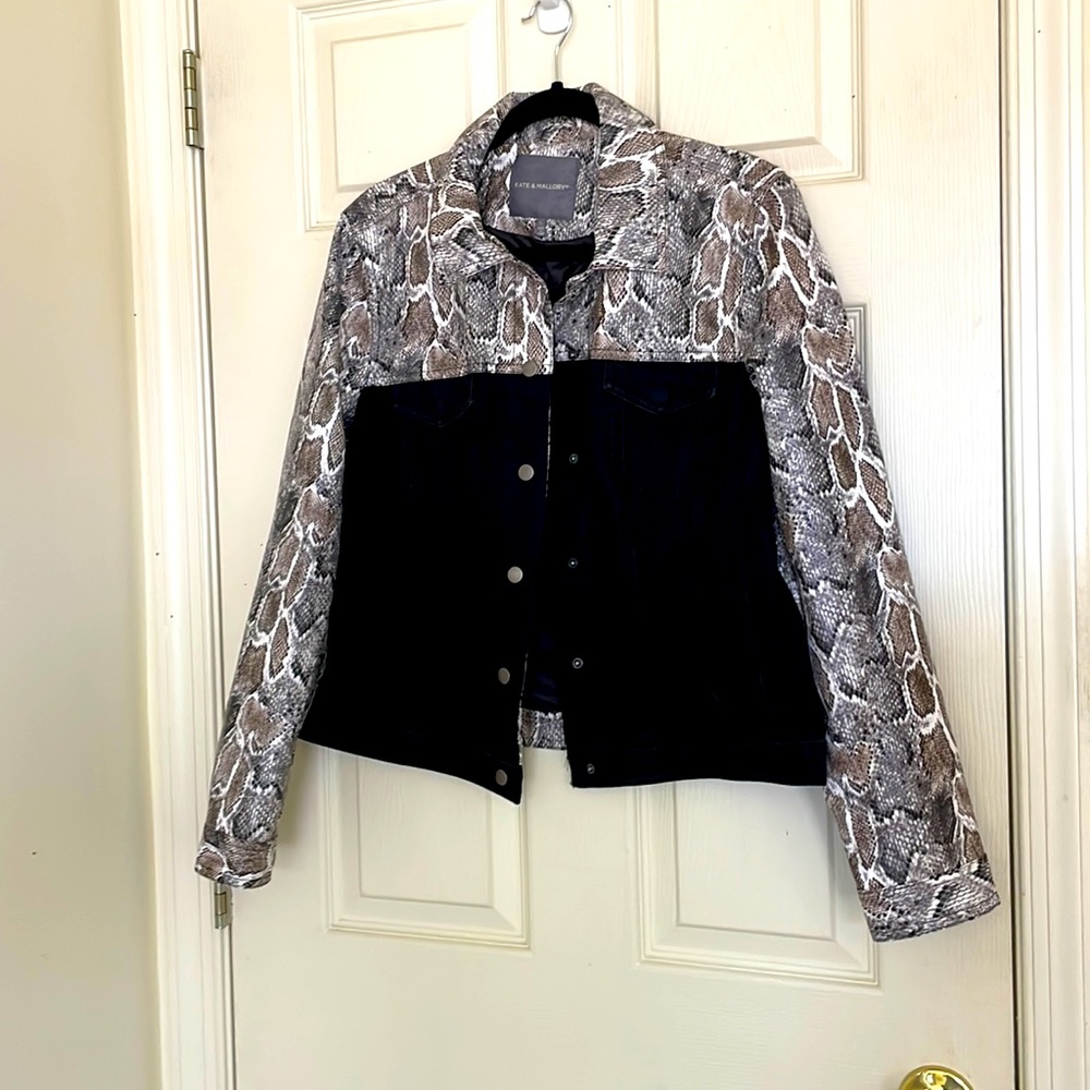 NWOT Snake Print Black Denim Jacket Size Large